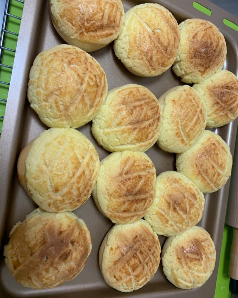 好吃到炸裂的港式菠萝包（附带制作酥皮的小视频）