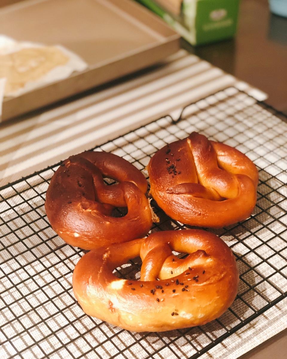 最详细的碱水包 【德国结面包 布雷结面包】有关碱水面包Brezel的一切 Bretzel Brezen Pretzel