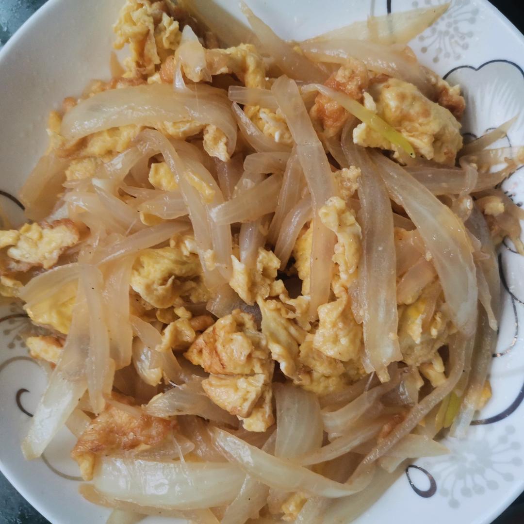 洋葱炒鸡蛋（5分钟快手菜）