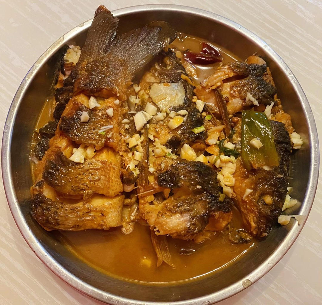 红烧鱼一草鱼一舔盘儿版💕鱼汁拌饭吃两大碗！