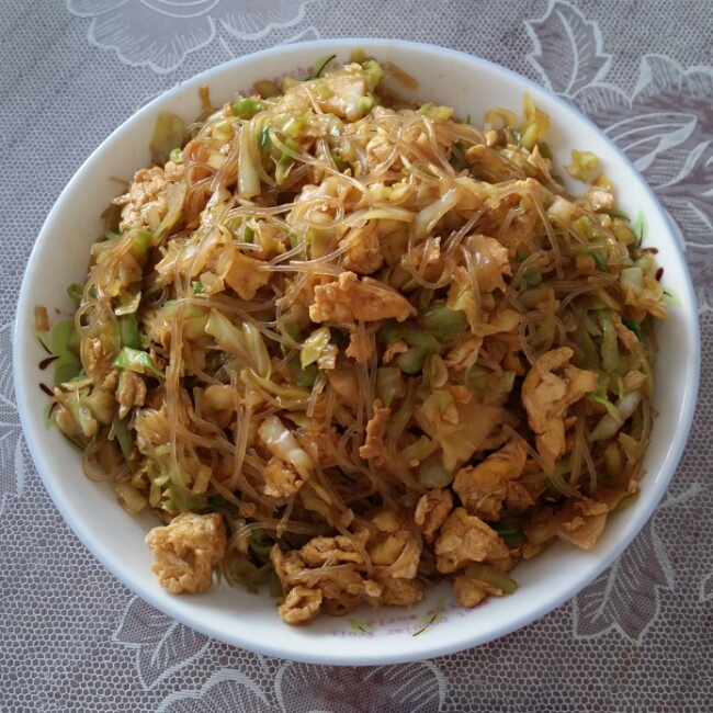 包菜粉丝炒鸡蛋