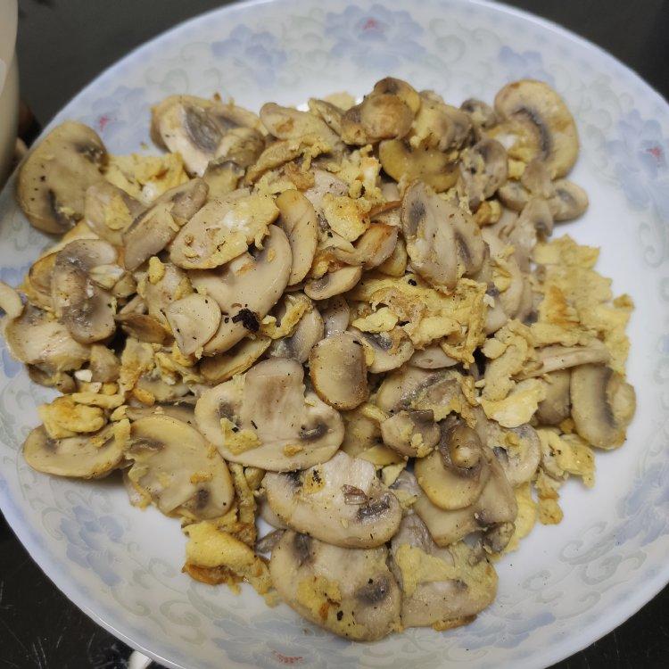 简单美味的白蘑菇炒鸡蛋