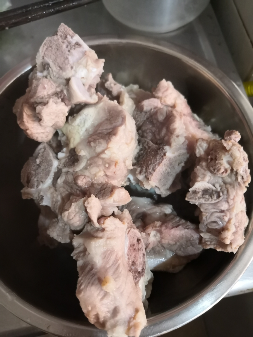 西洋菜煲鸭胗猪脊骨汤（高压锅）的做法 步骤1