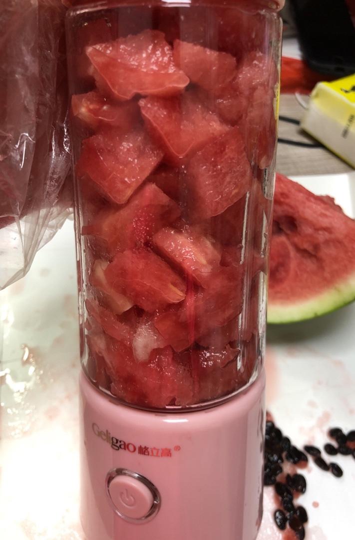 做饭饭香做的鲜榨冰爽西瓜汁