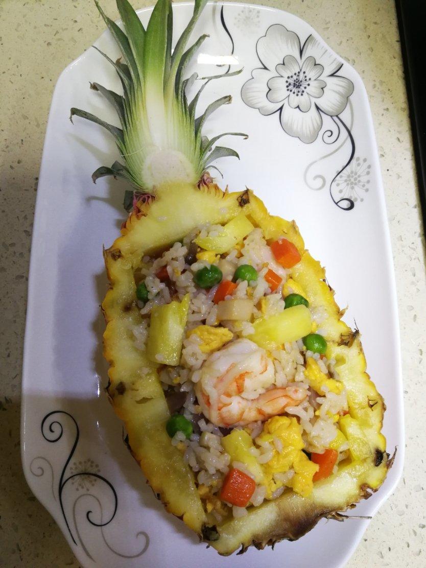 菠萝海鲜蛋炒饭