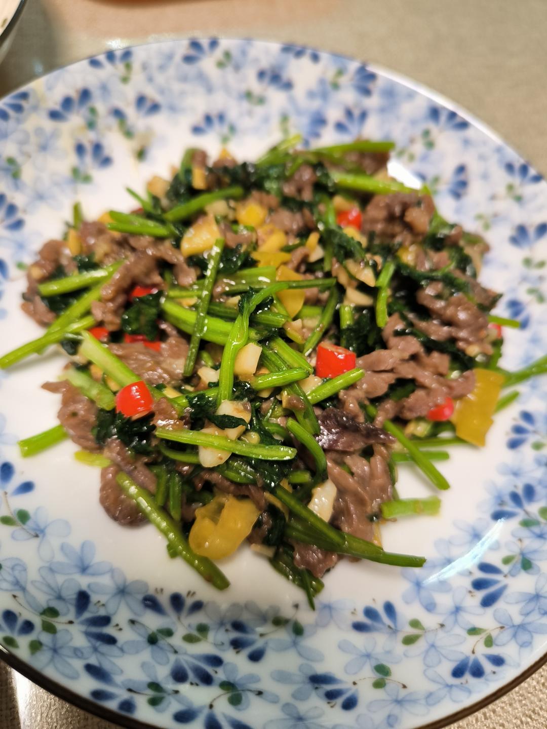 小炒黄牛肉，肉嫩味香！太好吃了简直是米饭杀手！