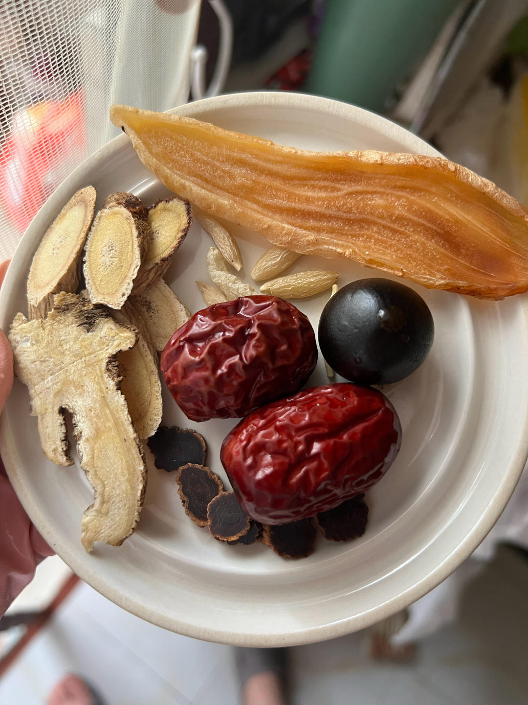乌鸡白凤丸阿胶花胶鸽子汤的做法