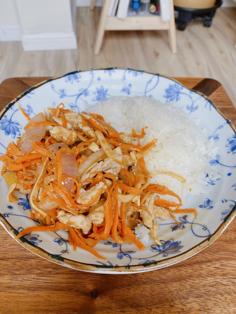 胡萝卜炒肉丝（这样处理，嫩到没朋友）