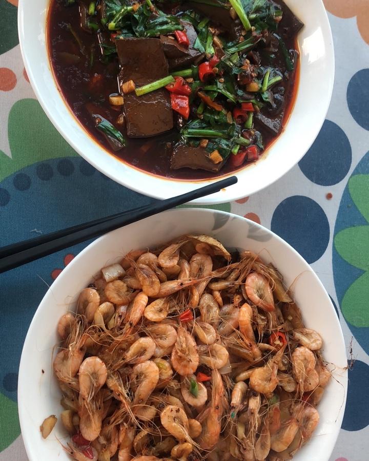 爆炒小河虾
