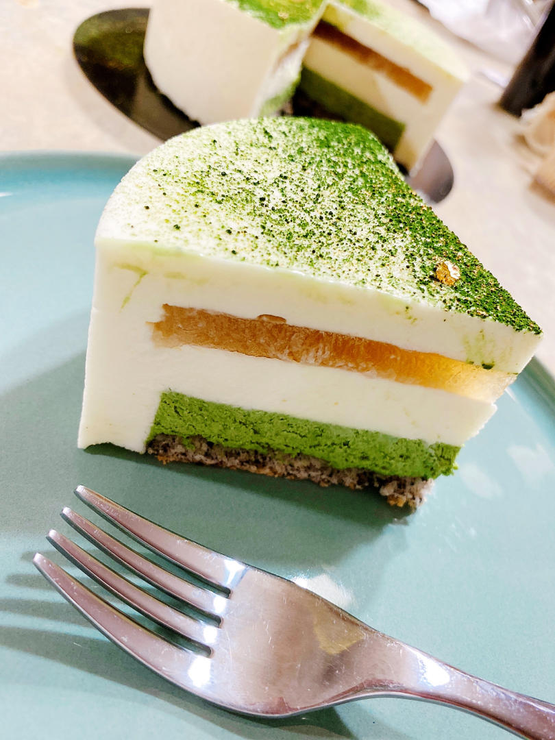 土豆是只猫ovo做的初夏的味道抹茶芝麻白巧克力慕斯蛋糕