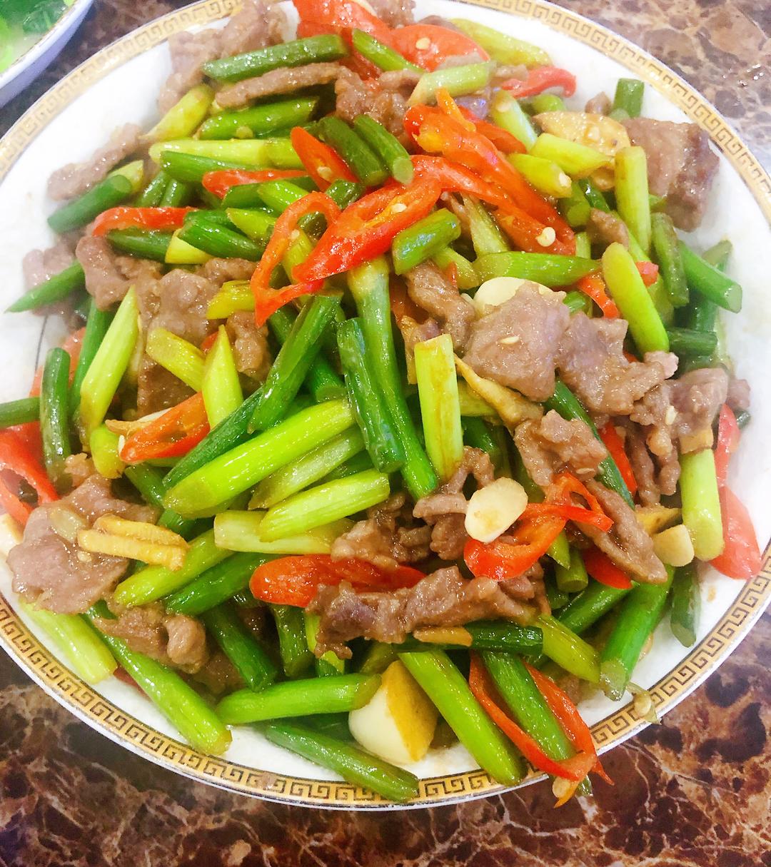 超级下饭-蒜苔小炒牛肉