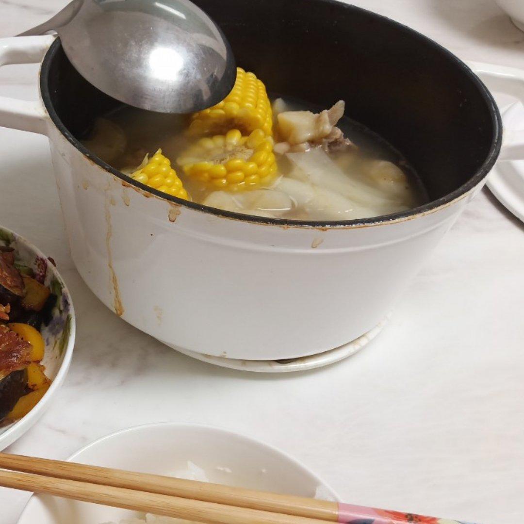 厨师长教你：“玉米排骨汤”的家常做法，营养又美味，先收藏了