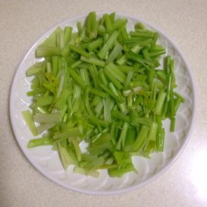 芹菜炒土豆丝的做法 步骤2