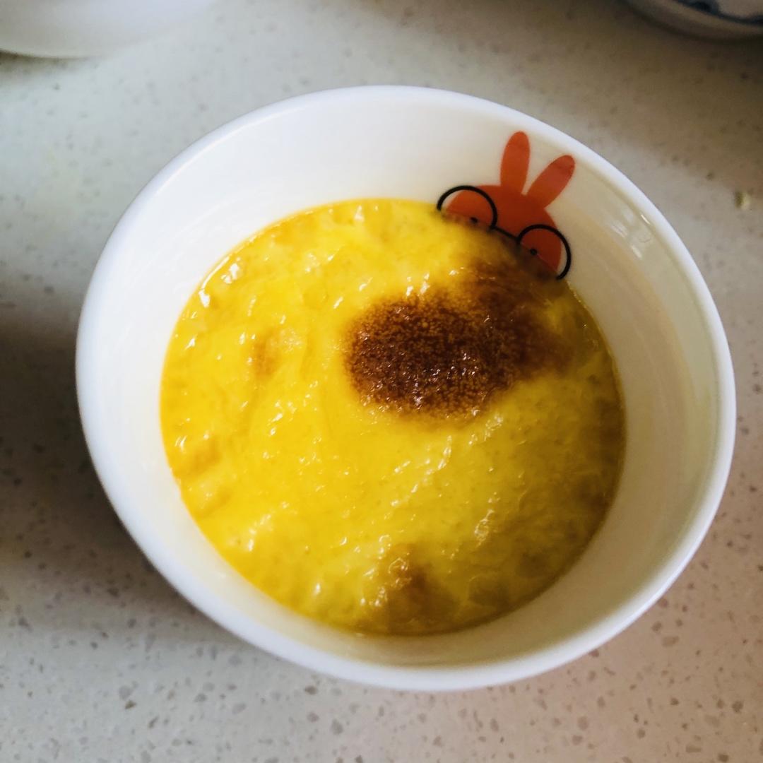 Crèmebrulée。法式烤布雷。焦糖布丁。