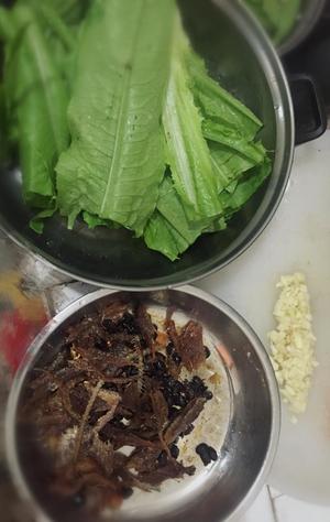 豆鼓鲮鱼油麦菜的做法 步骤1