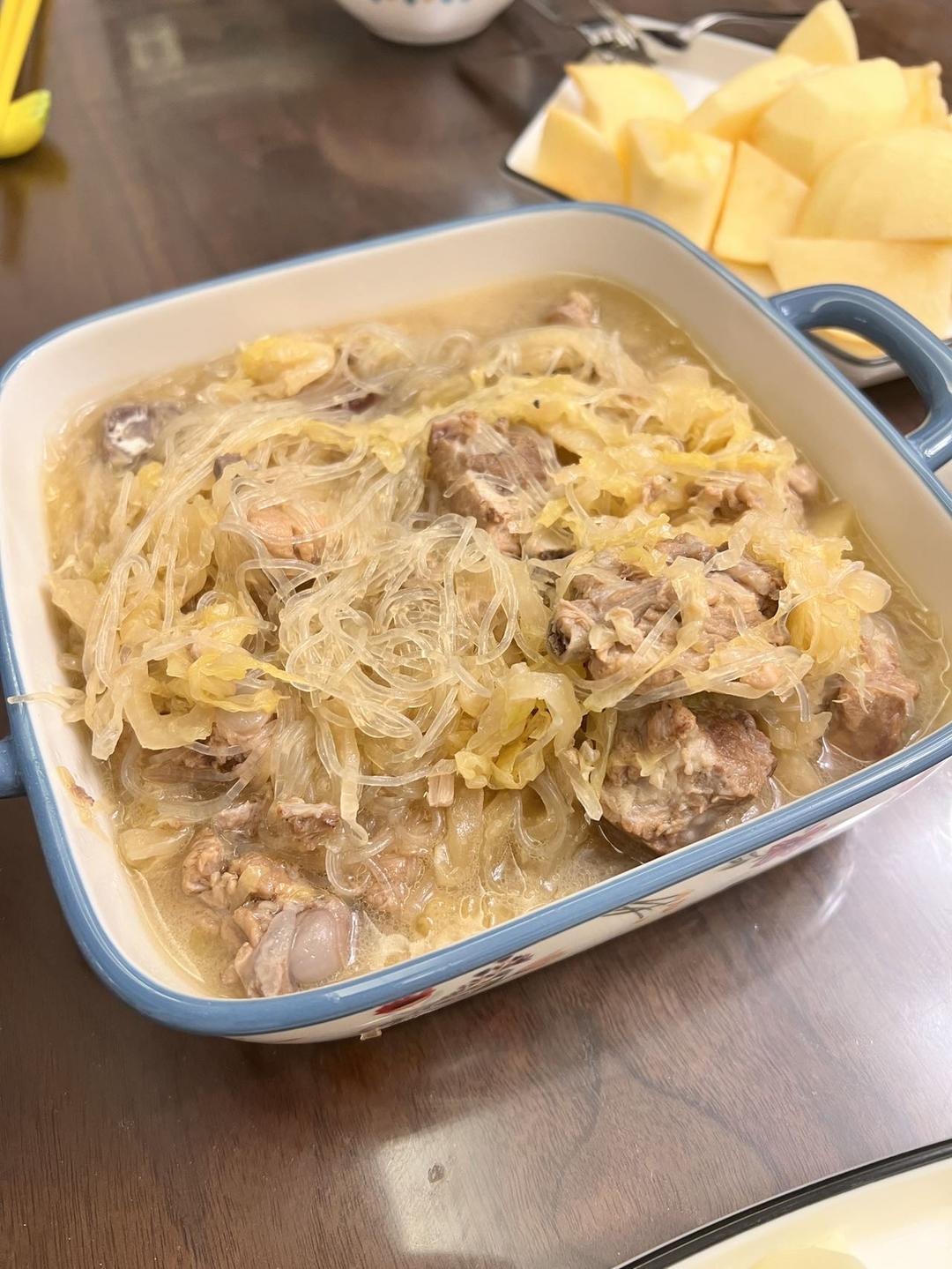 东北酸菜炖排骨