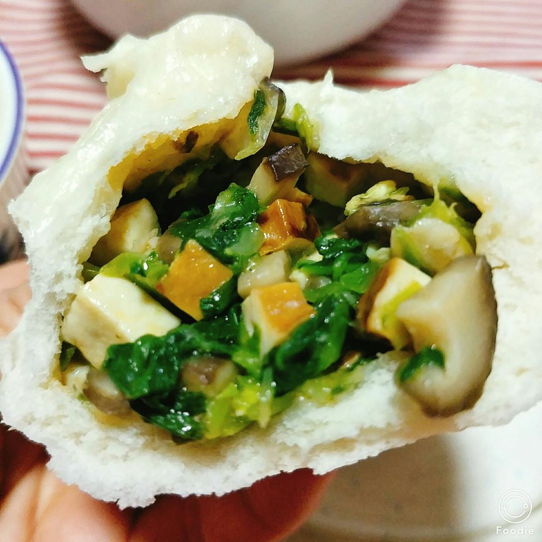 油菜香菇菜包
