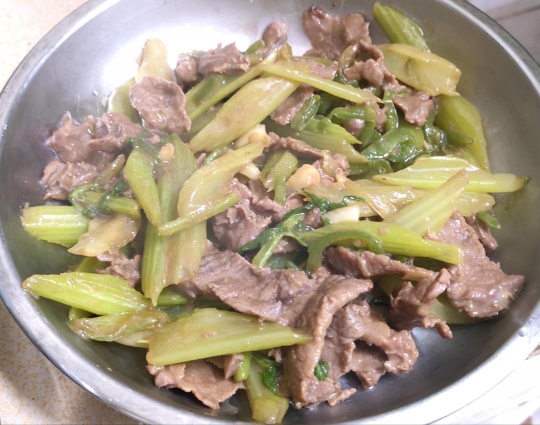 西芹炒牛肉