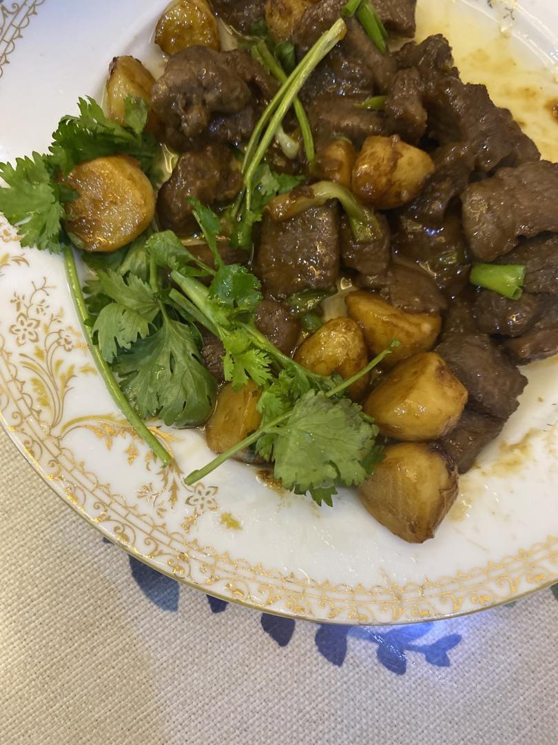 听起来就很好吃的黑椒蒜子牛肉粒