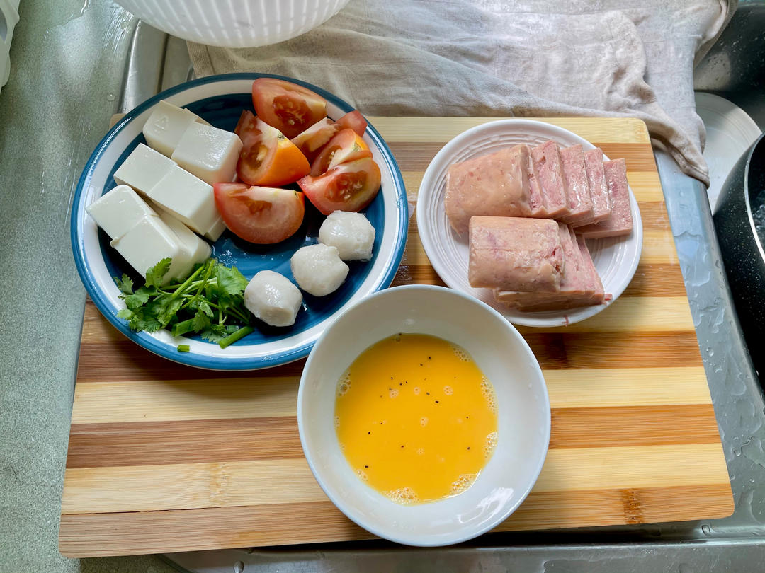 番茄豆腐金针菇汤