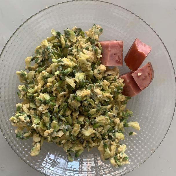 槐花炒鸡蛋