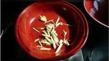 咖喱油豆腐烩鱼头的做法 步骤4
