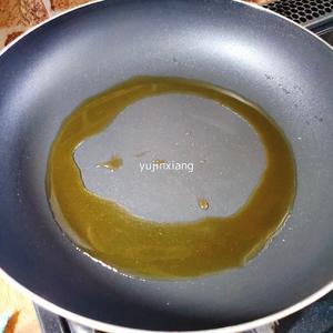 蚝油黑胡椒包菜滑蛋（嫩滑鲜美.100%的治愈）的做法 步骤4