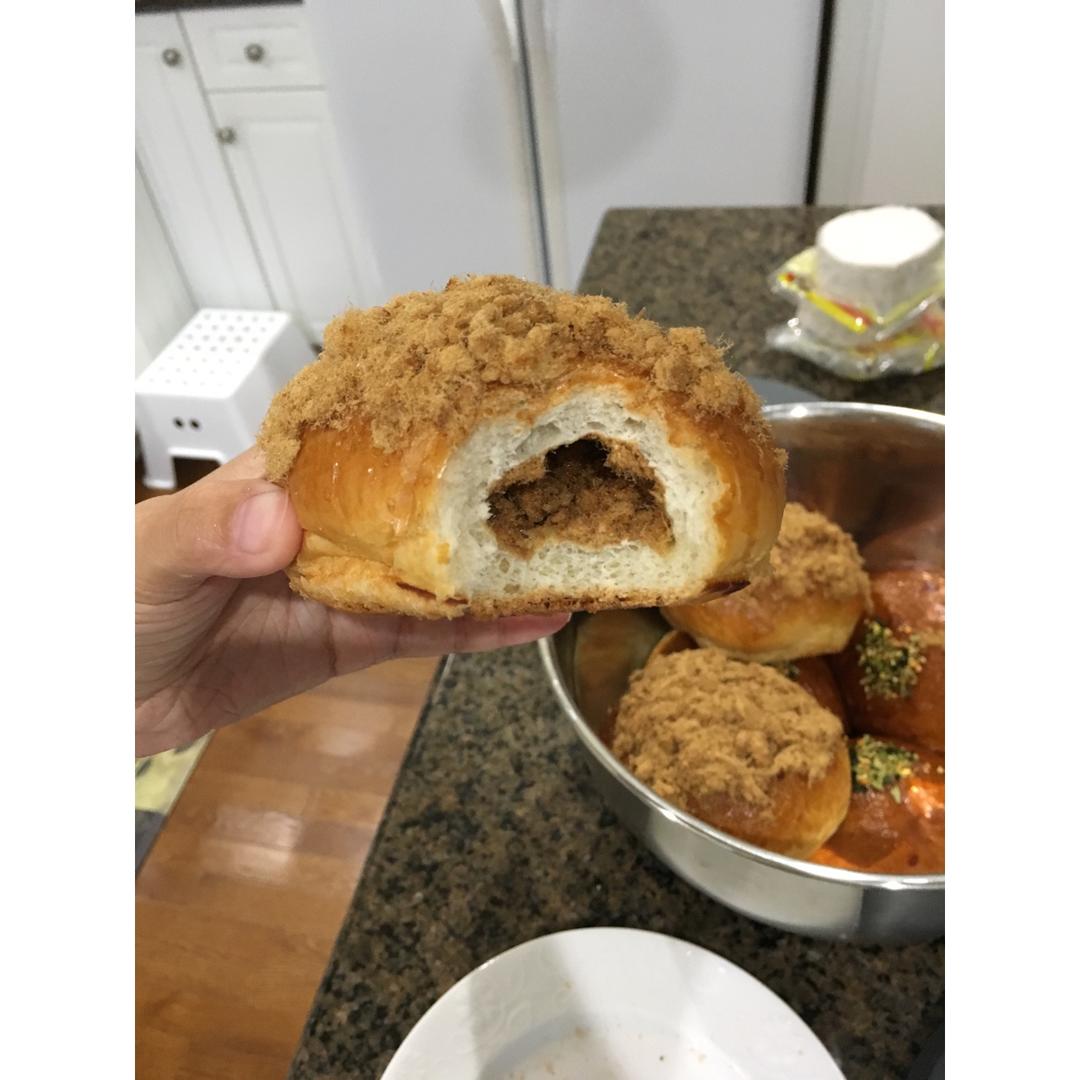 里松外松肉松面包