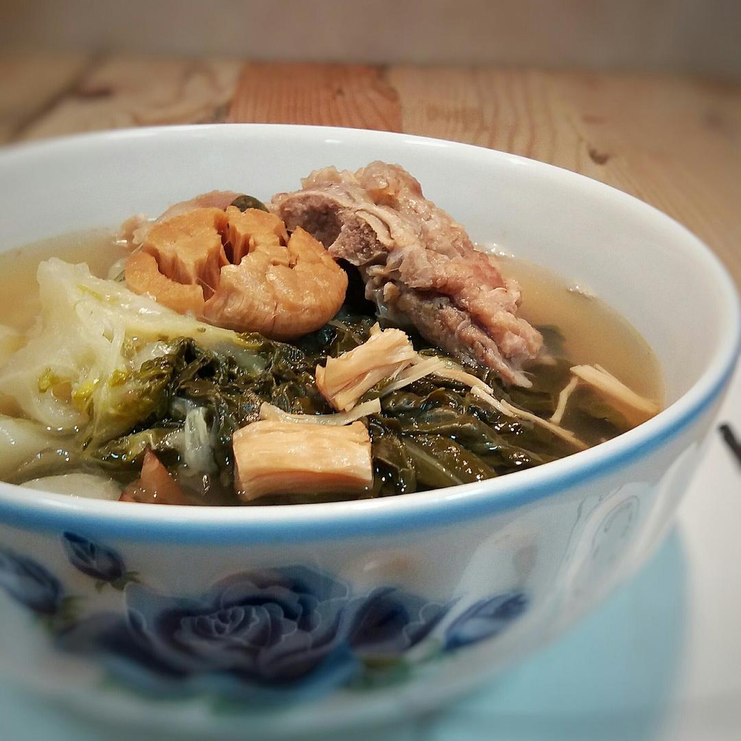 咸猪骨奶白菜汤