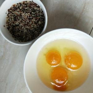 藜麦煎鸡蛋的做法 步骤2