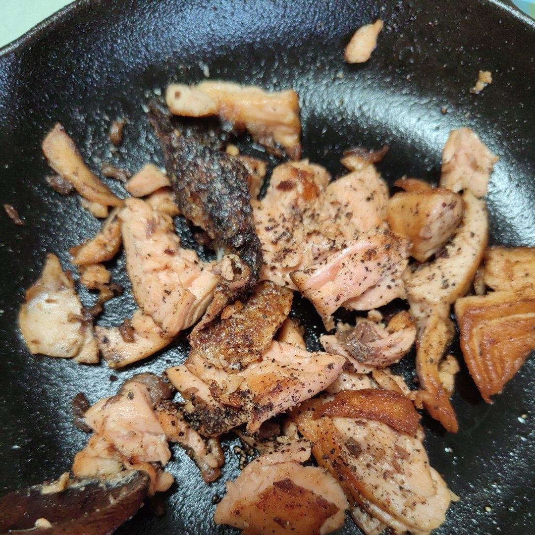 脆皮嫩肉——极致煎三文鱼