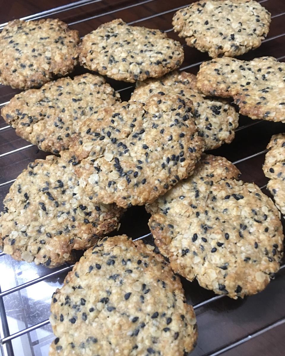 素食:有机燕麦芝麻大饼干