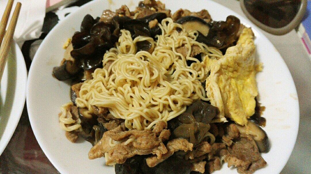 香菇肉丝炒面