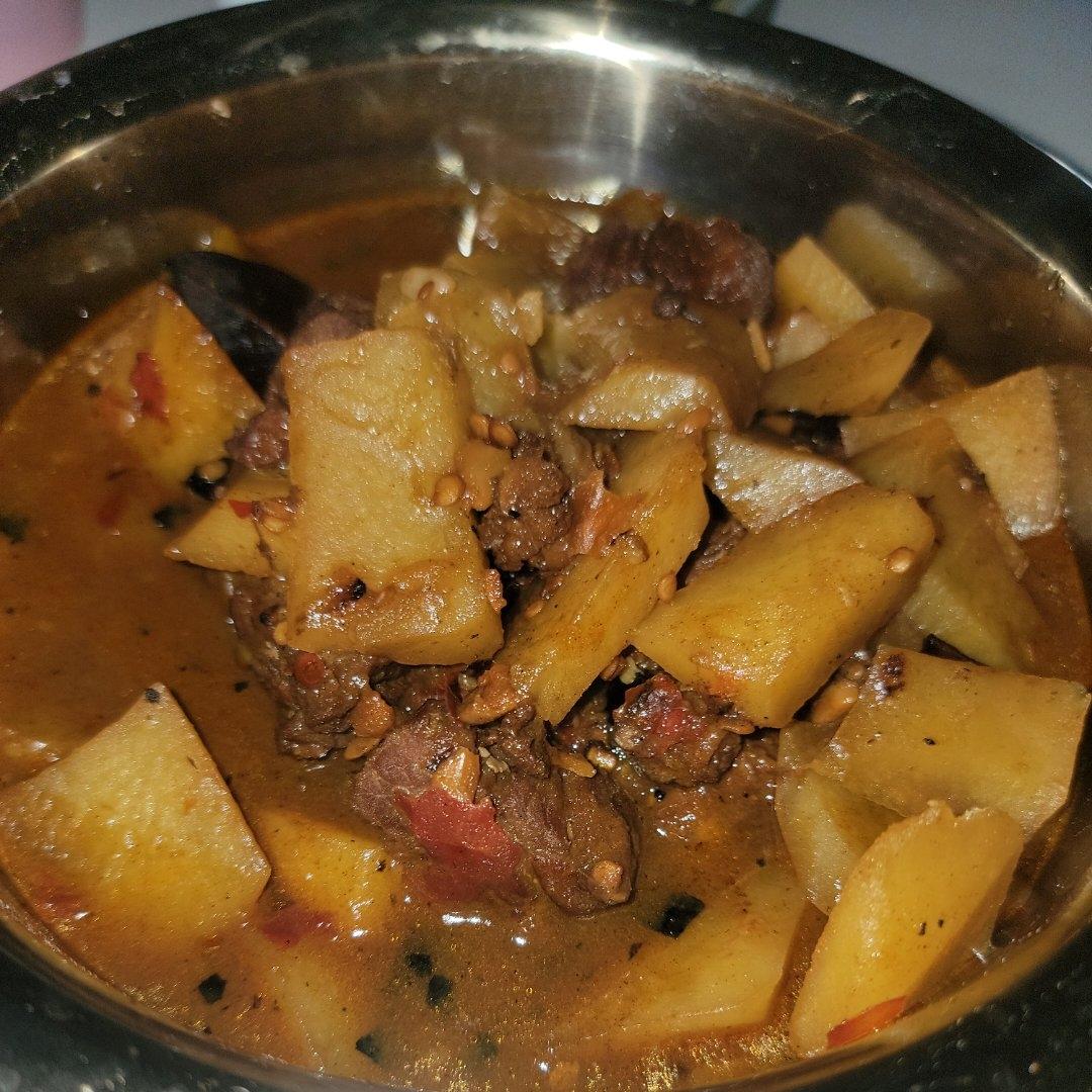 土豆焖牛腩