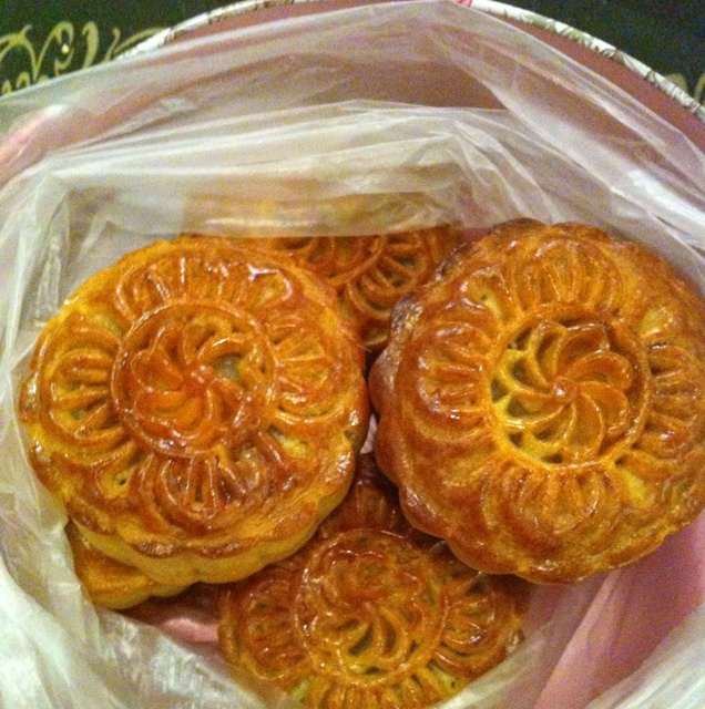 广式蛋黄莲蓉月饼