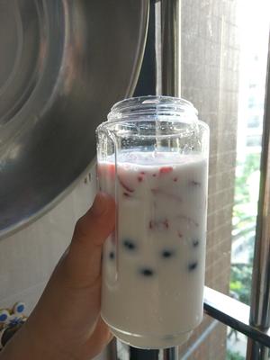 果汁:便携榨汁机之蓝莓草莓牛奶的做法 步骤4