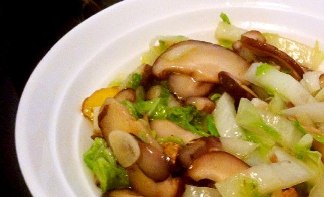 香菇烩大白菜的做法 步骤4