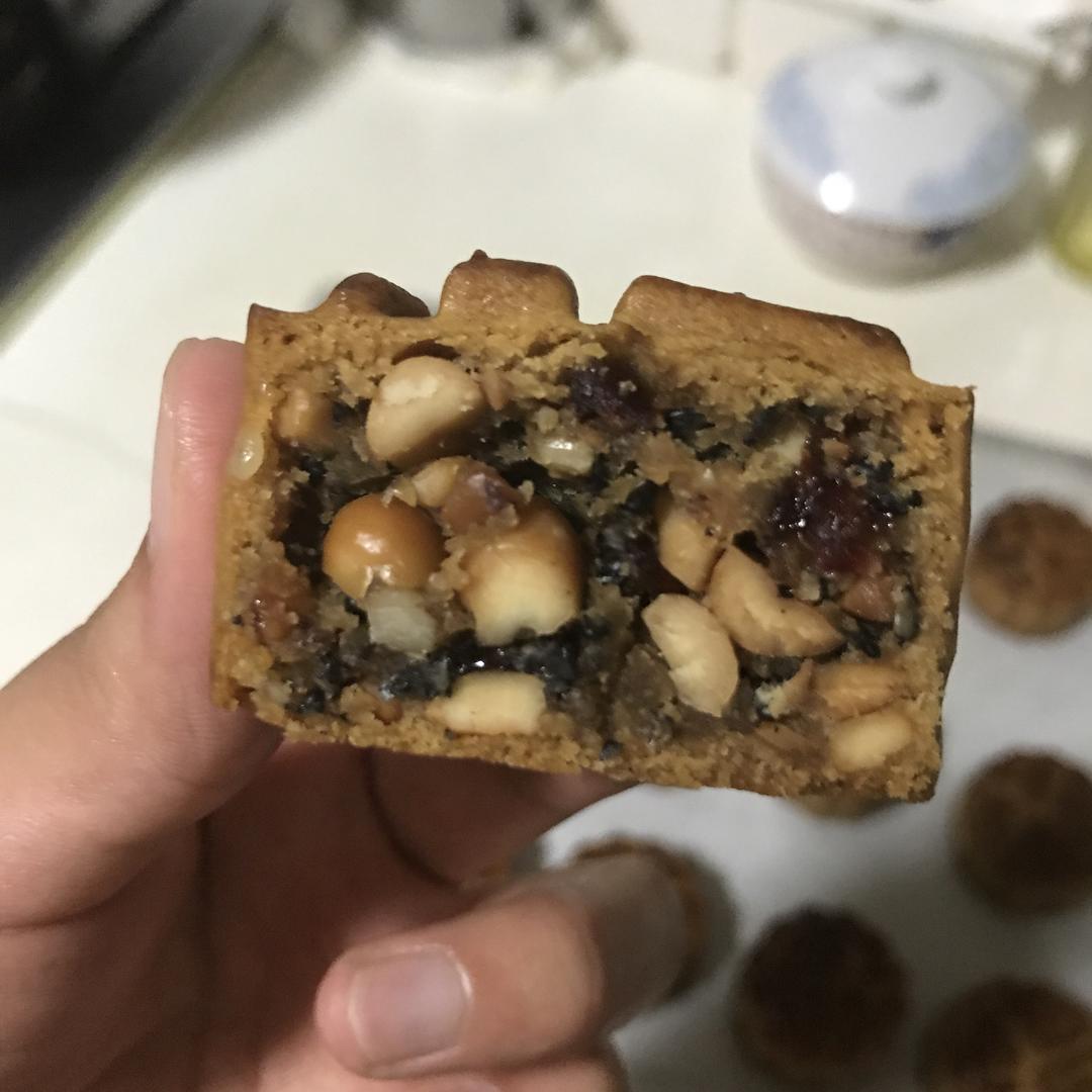 【五仁月饼的做法步骤图，五仁月饼怎么做好吃】汐迪_下厨房