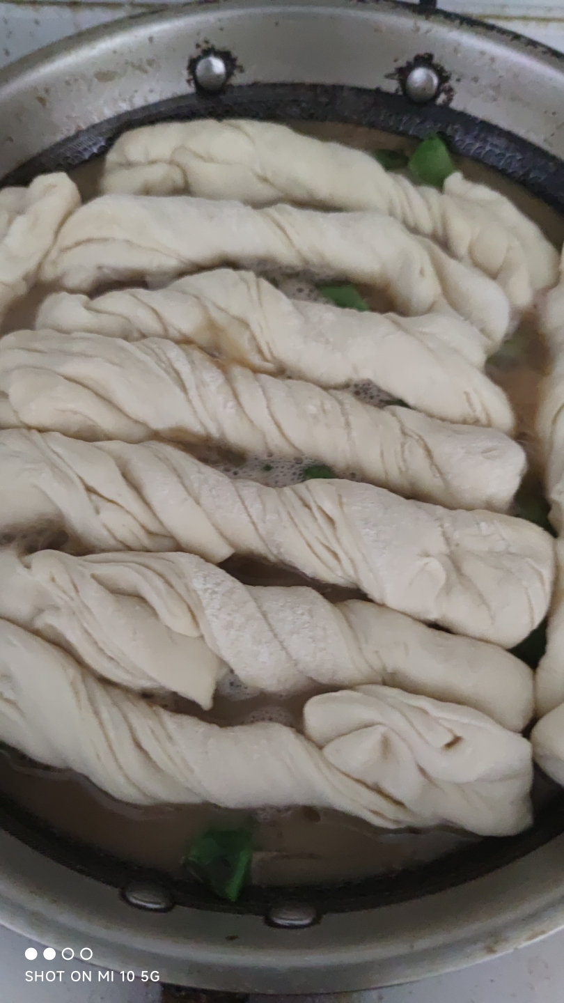 排骨豆角焖花卷的做法