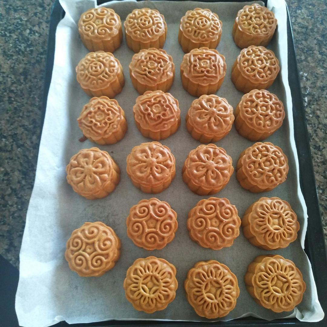 广式月饼—蛋黄莲蓉月饼