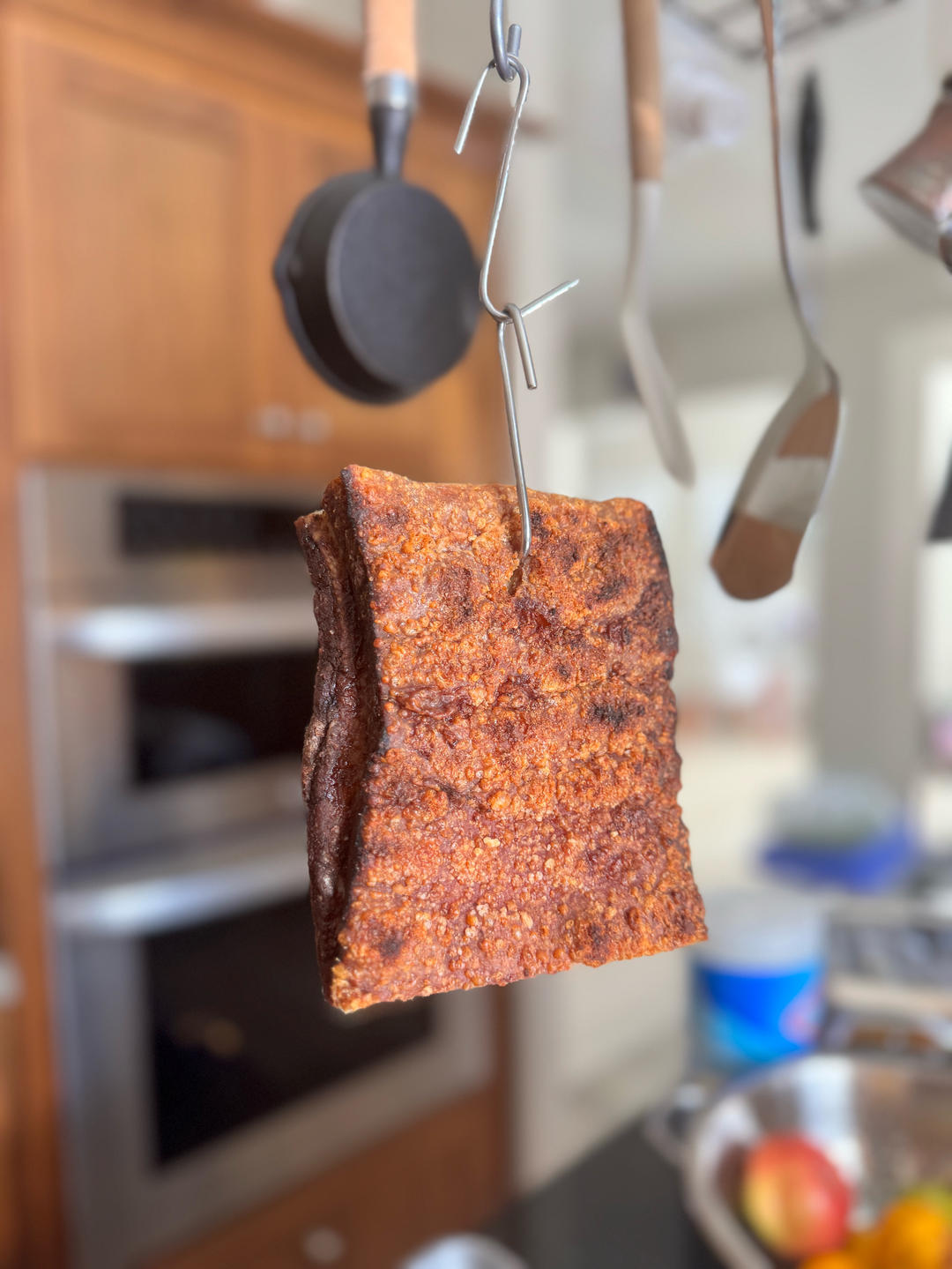 脆皮烧肉，皮酥脆、肉甘香，生烧做法