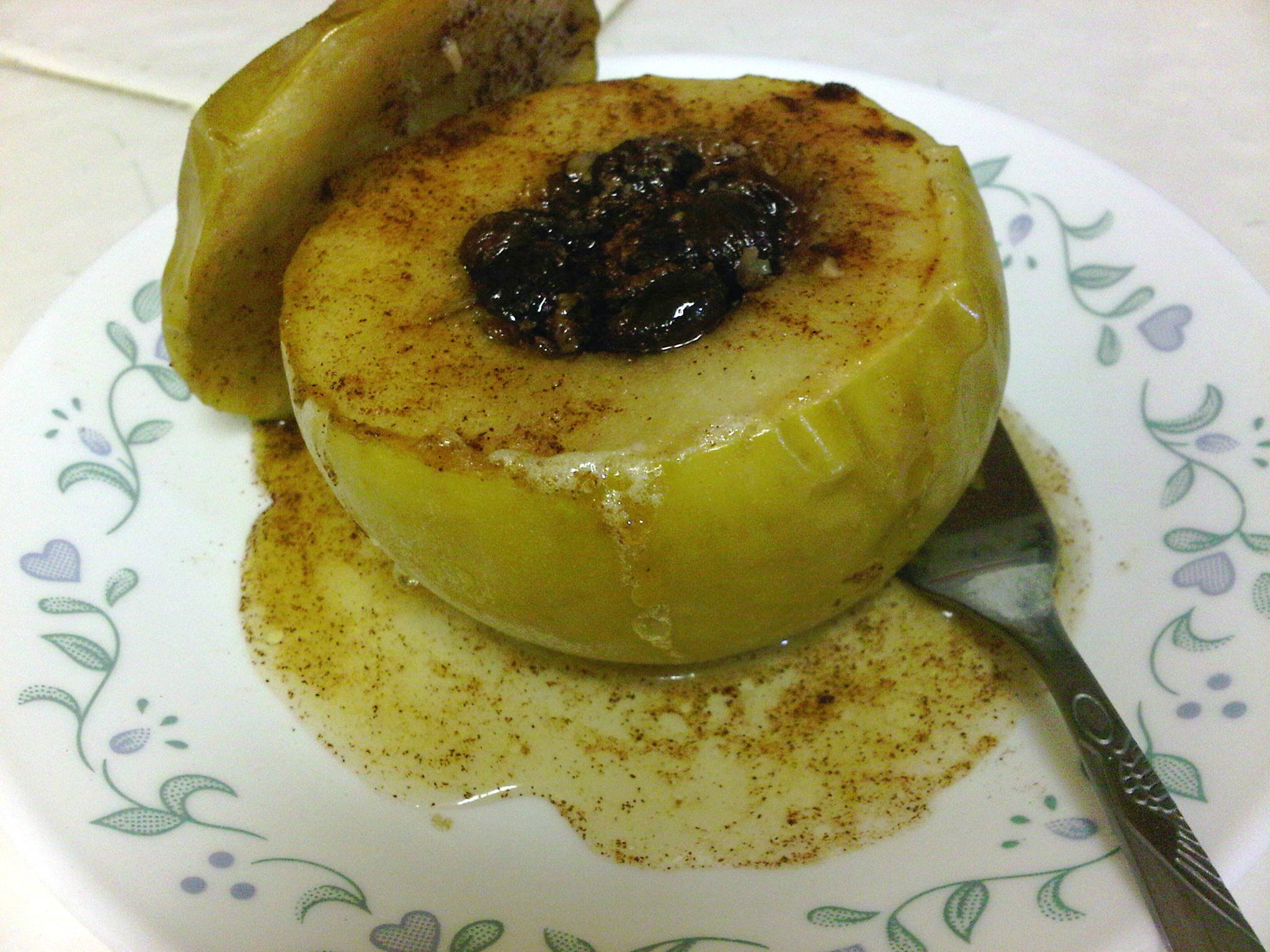 烤苹果(葡萄干馅配白兰地浇汁)