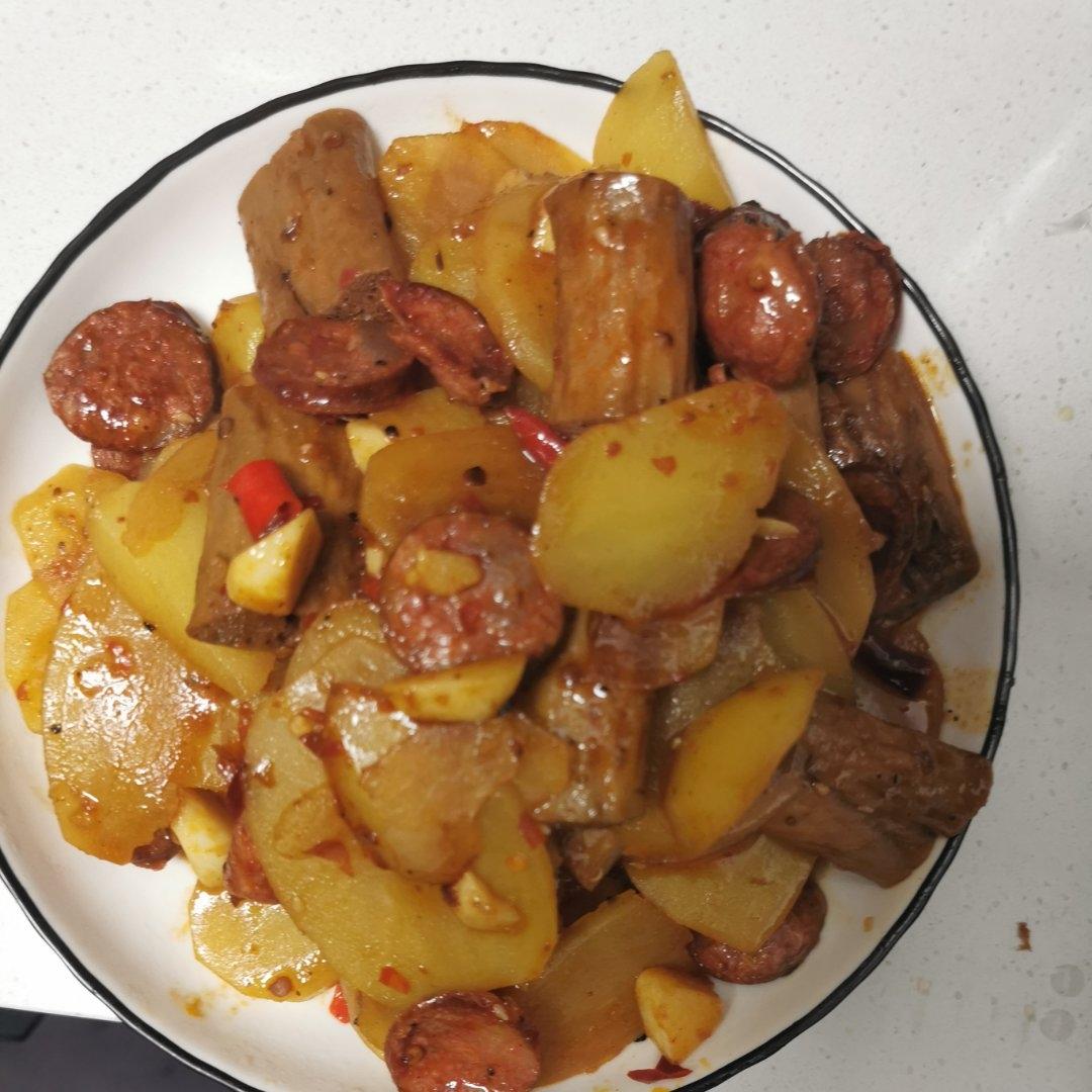 土豆焖腊肠