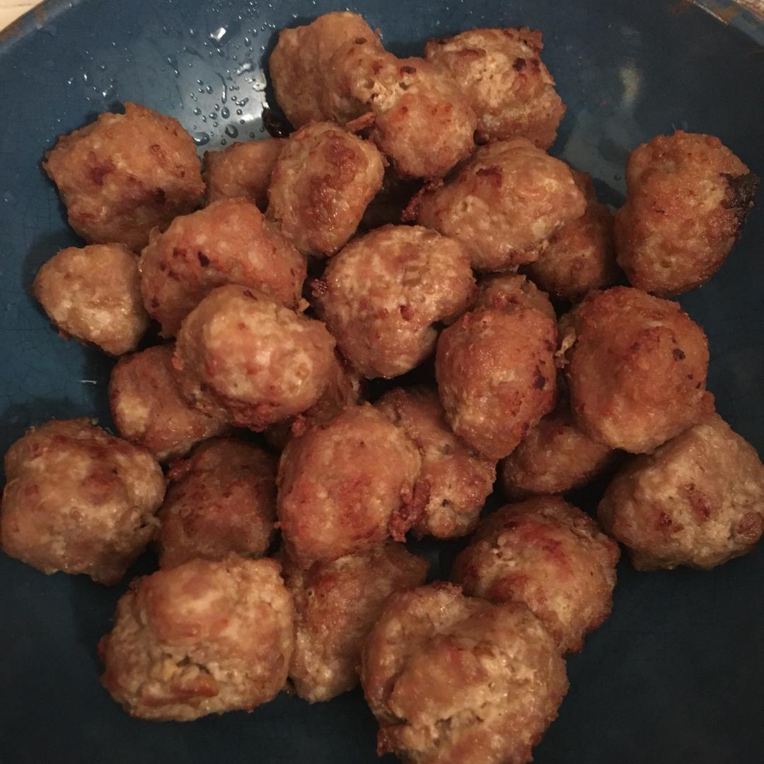 自制油炸肉丸子