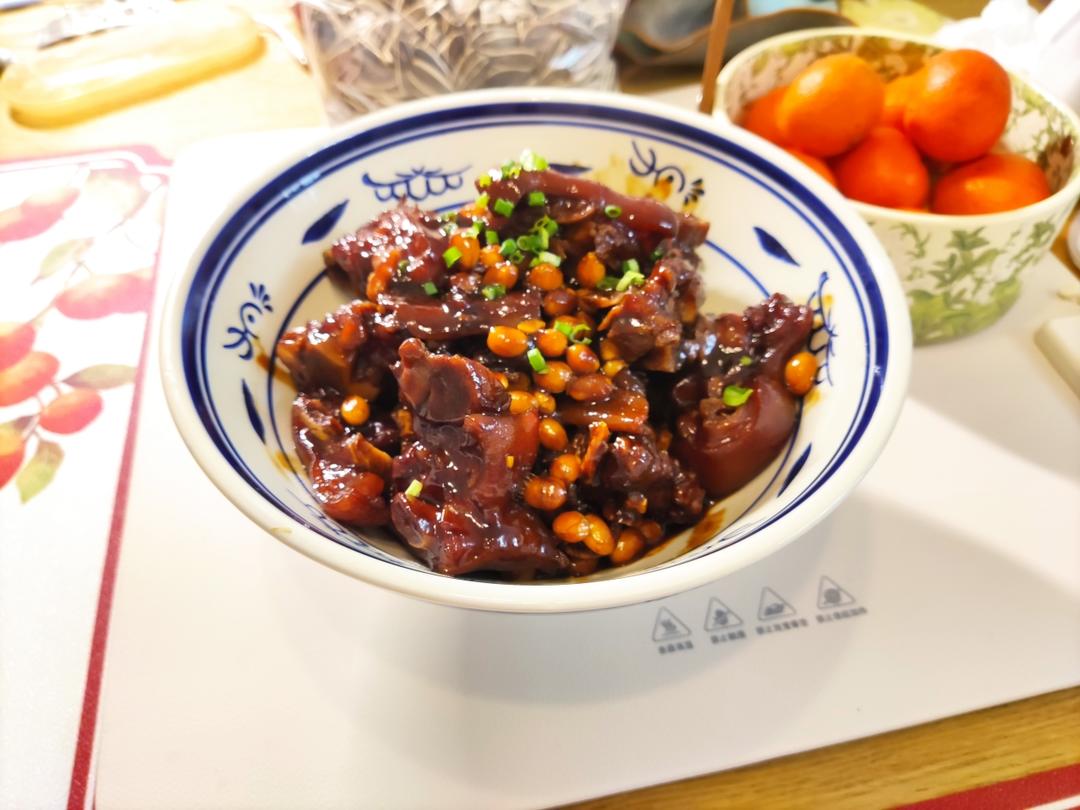 美味的家常菜：红烧猪蹄