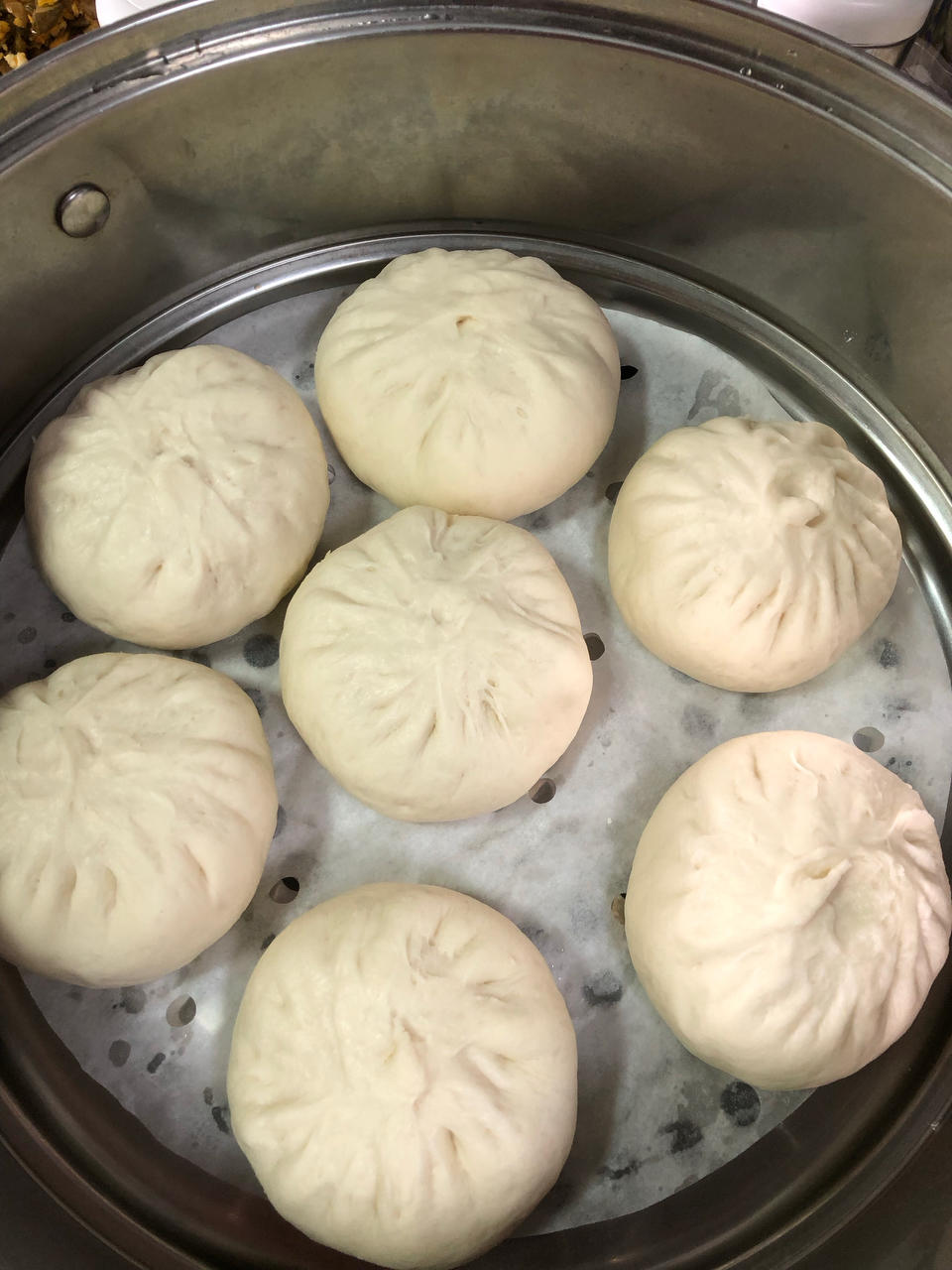 松软多汁的肉包子
