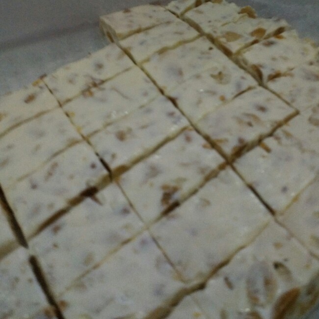 微波花生牛轧糖