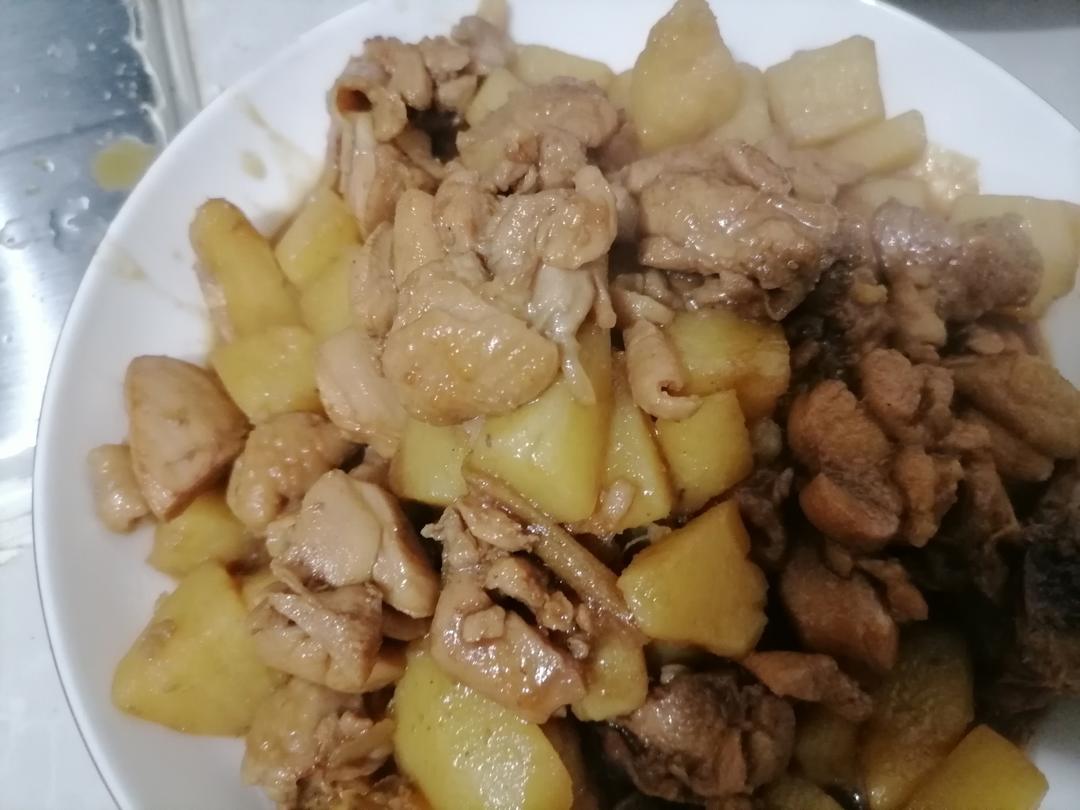 鸡腿肉炖土豆