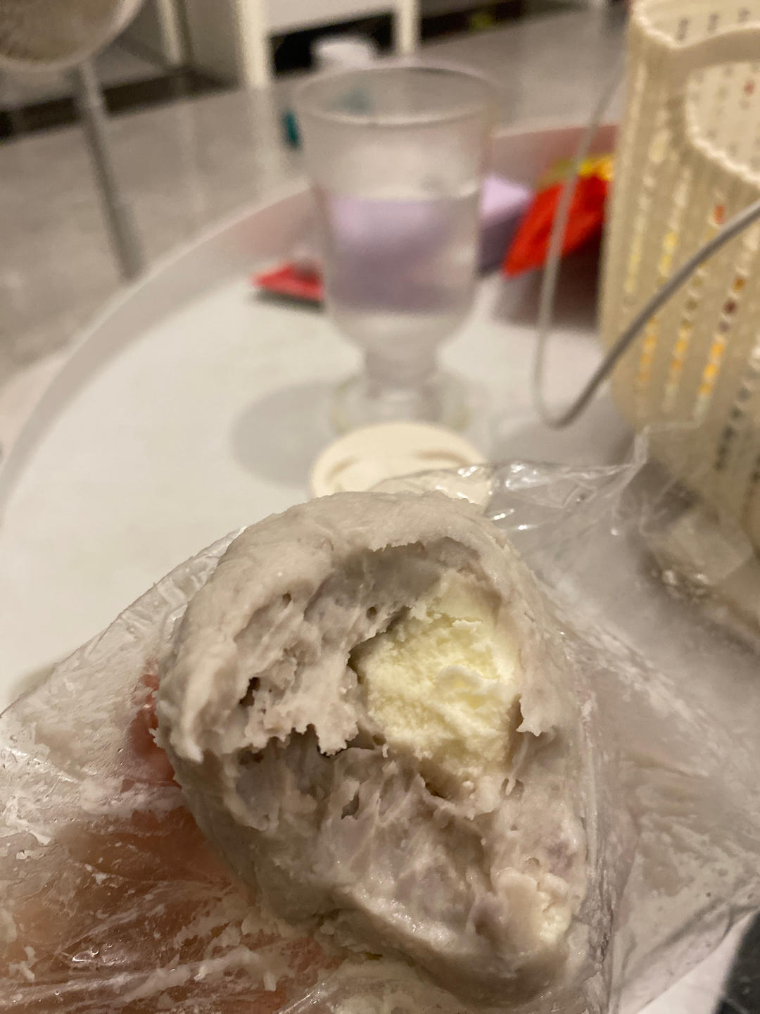 一口封神的芋泥奶酪球