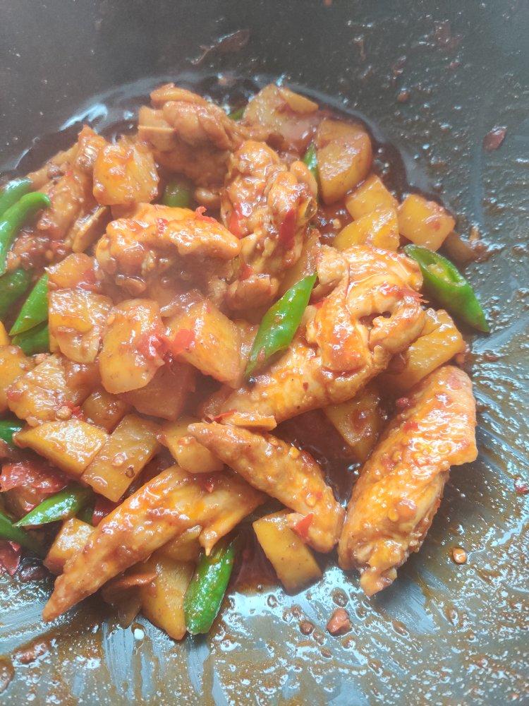 鸡腿红烧土豆（独家做法超简单）